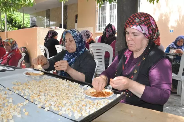 Huzur ve Bereket Ayı Ramazan - Ramazan Lezzetlerini İmece Usulü Hazırlıyorlar