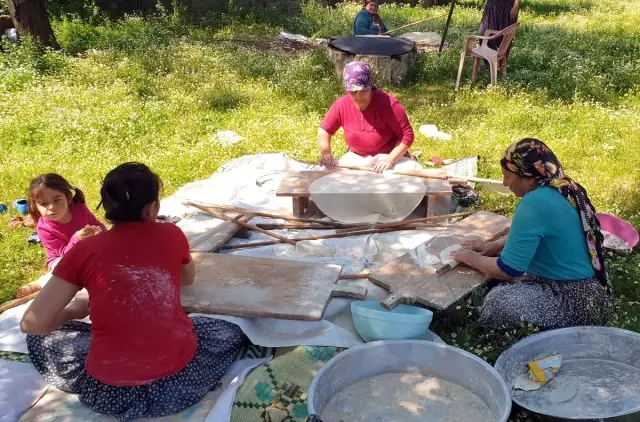 Huzur ve Bereket Ayı Ramazan - Ramazan Lezzetlerini İmece Usulü Hazırlıyorlar