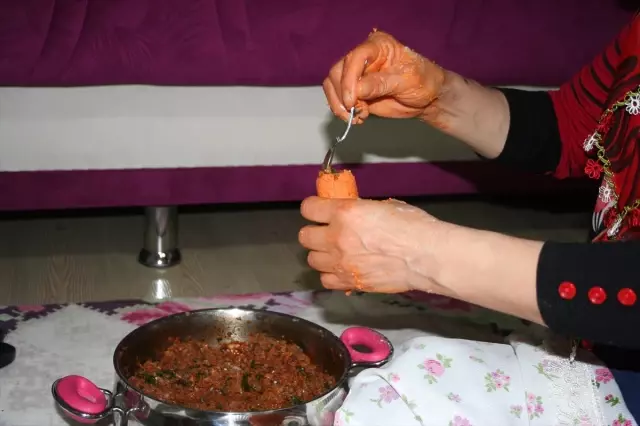 Huzur ve Bereket Ayı Ramazan - Ramazan Lezzetlerini İmece Usulü Hazırlıyorlar