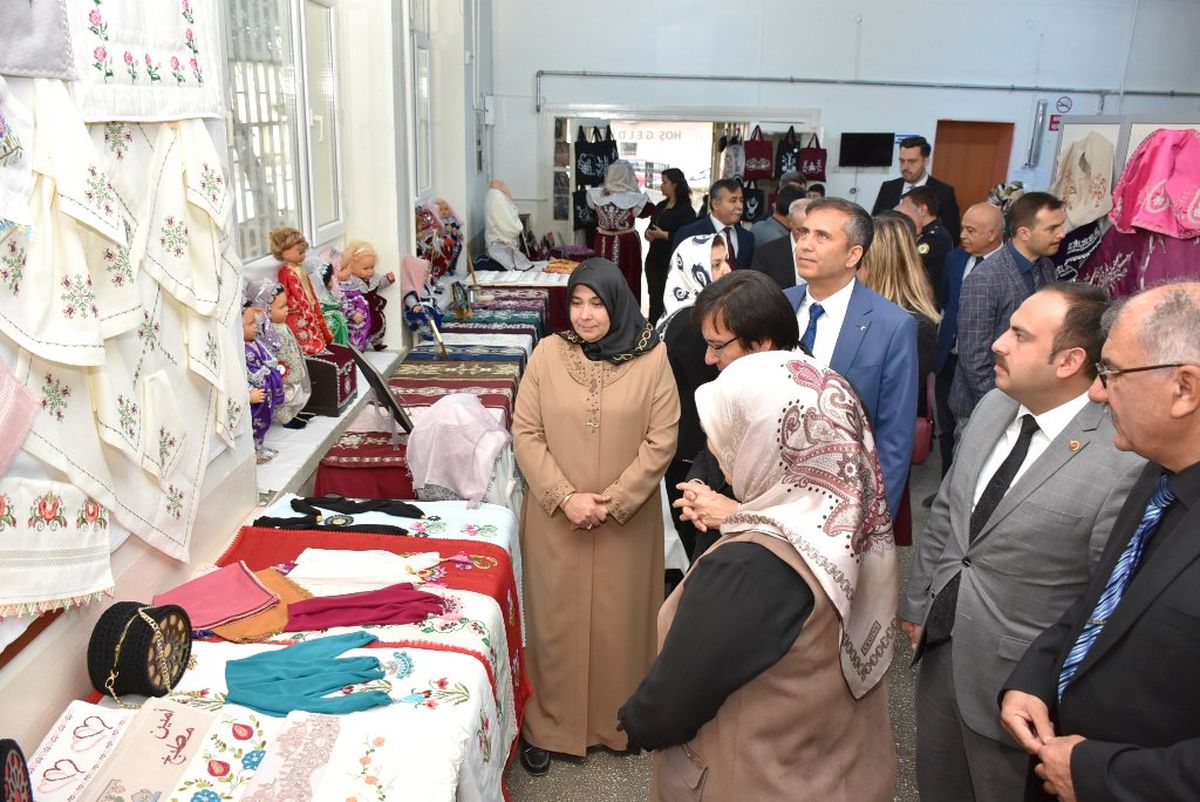 İnönü'de El Emeği Göz Nuru Ürünler Görücüye Çıktı