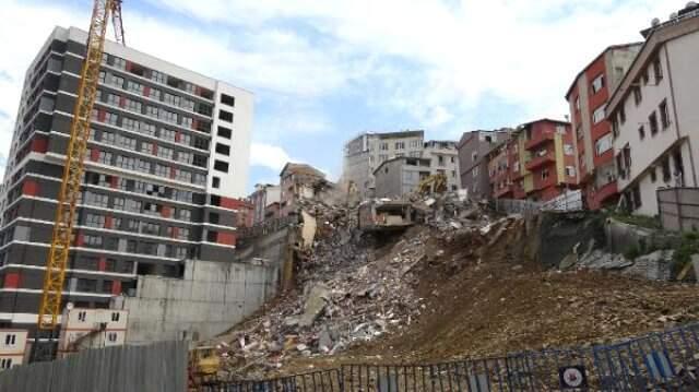 Kağıthane'de Hasarlı Binaların Yıkımına Başlandı