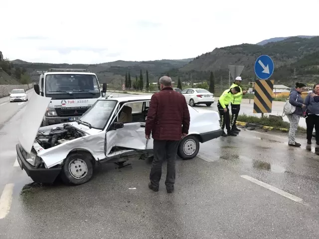 Karabük'te Trafik Kazaları: 9 Yaralı Karabük'te Trafik Kazaları: 9 Yaralı