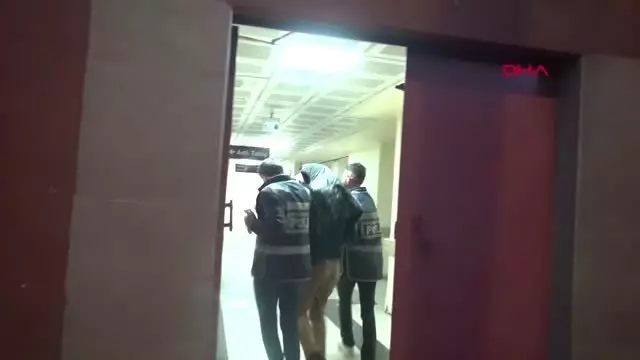 Kayseri Trafikte Makas Atıp, Polisleri Silahla Tehdit Eden Şüpheli, Yakalandı Kayseri Trafikte Makas Atıp, Polisleri Silahla Tehdit Eden Şüpheli, Yakalandı