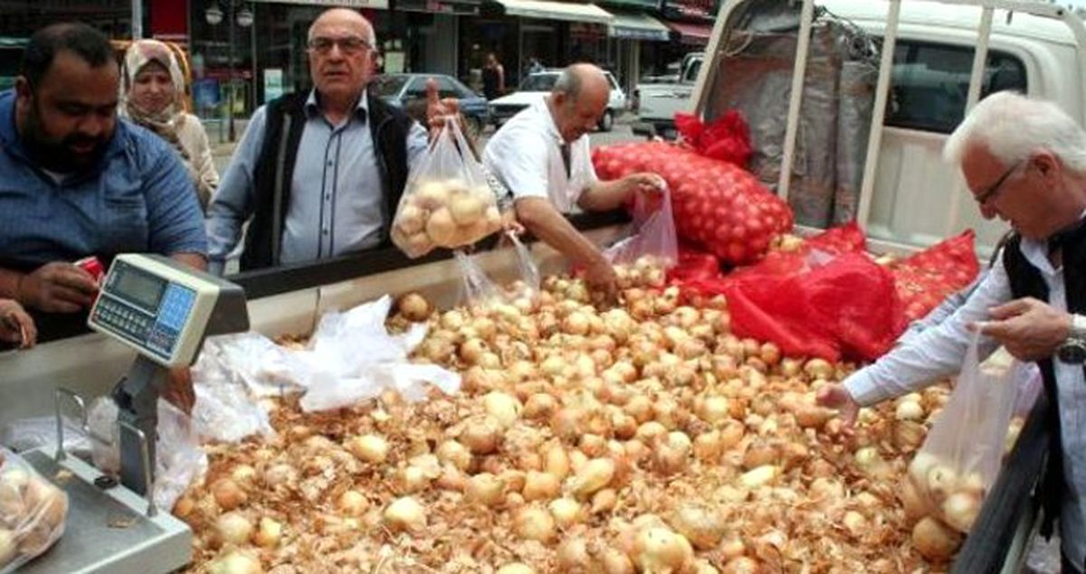 Kilosu 2 Liradan Satılan 5 Ton Soğan Bir Saat İçinde Tükendi
