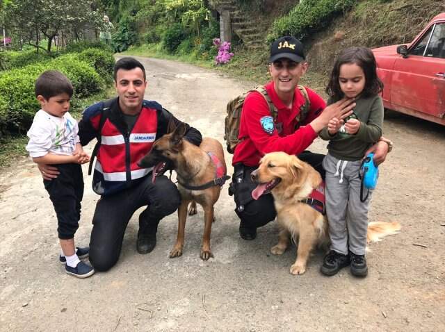 Rize'nin Fındıklı İlçesinde Kaybolan 2 Çocuk Ormanlık Alanda Bulundu