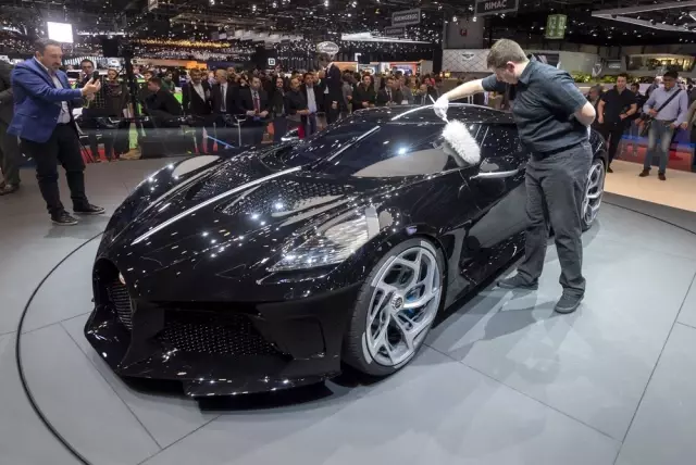 Ronaldo Dünyanın En Pahalı Otomobilini Satın Aldı Ronaldo Dünyanın En Pahalı Otomobilini Satın Aldı