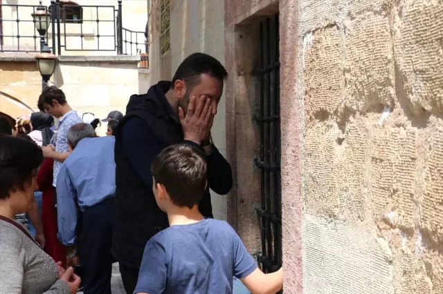 Yüzyıllardır Dünyaya Işık Oluyor Yüzyıllardır Dünyaya Işık Oluyor