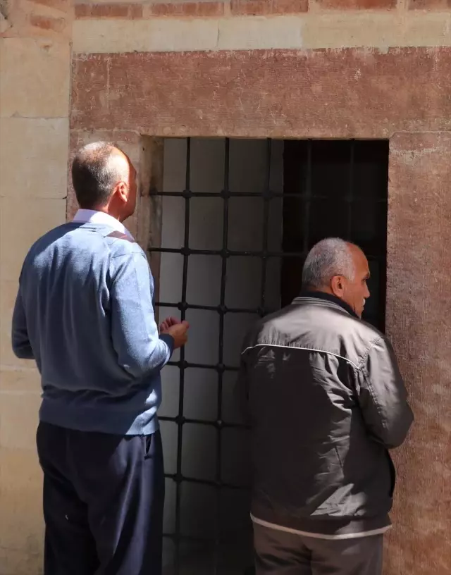 Yüzyıllardır Dünyaya Işık Oluyor Yüzyıllardır Dünyaya Işık Oluyor