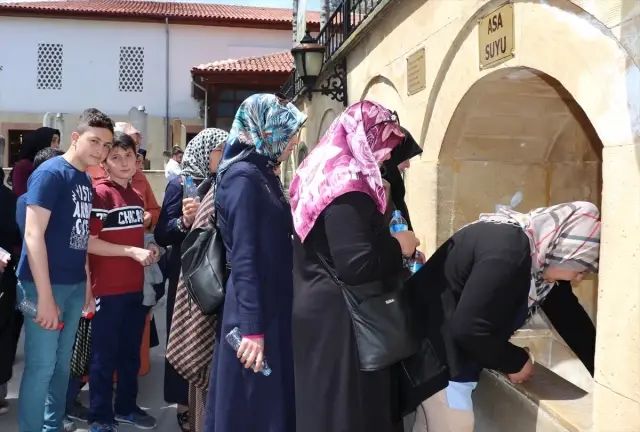 Yüzyıllardır Dünyaya Işık Oluyor Yüzyıllardır Dünyaya Işık Oluyor