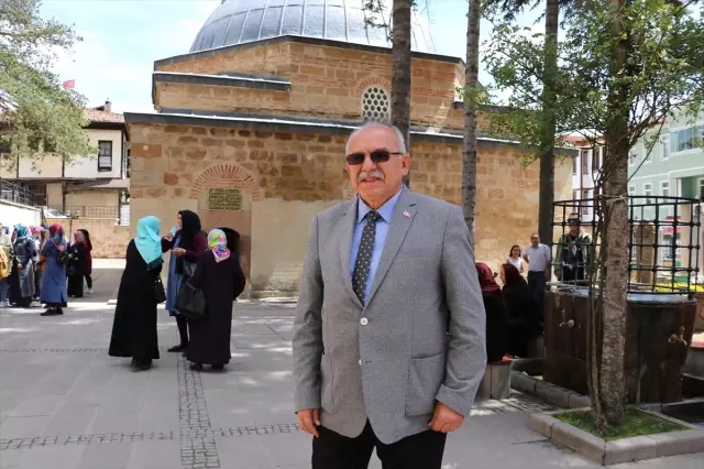 Yüzyıllardır Dünyaya Işık Oluyor Yüzyıllardır Dünyaya Işık Oluyor