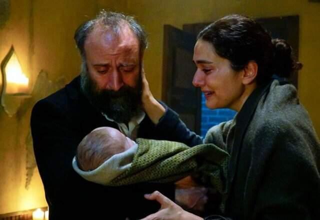 Bergüzar Korel 13 Yıl Önceki Fotoğrafıyla Sosyal Medyaya Damga Vurdu