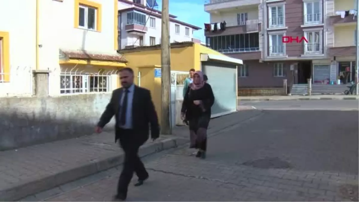 Bingöl Baba ve Kızı Aynı Üniversiteden Mezun Oldu -