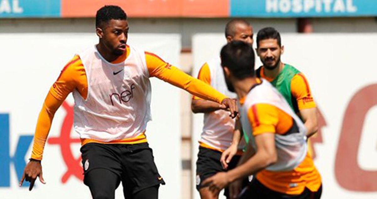 Derbi Öncesi Galatasaray'da Mitroglou Sakatlık Geçirdi!