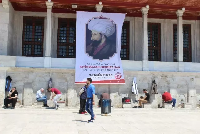 Fatih Sultan Mehmet Vefatının 538'inci Yılında Kabri Başında Anıldı Fatih Sultan Mehmet Vefatının 538'inci Yılında Kabri Başında Anıldı