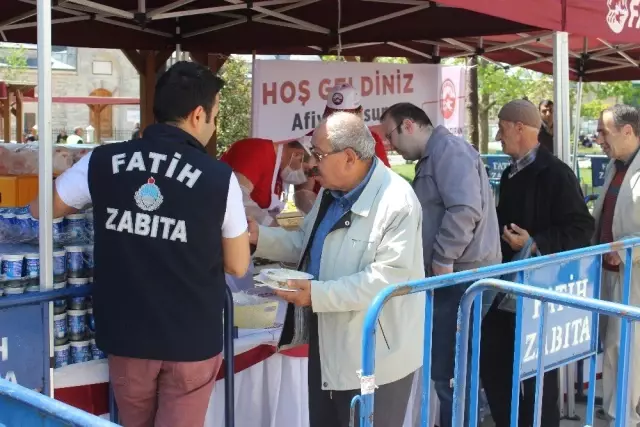 Fatih Sultan Mehmet Vefatının 538'inci Yılında Kabri Başında Anıldı Fatih Sultan Mehmet Vefatının 538'inci Yılında Kabri Başında Anıldı