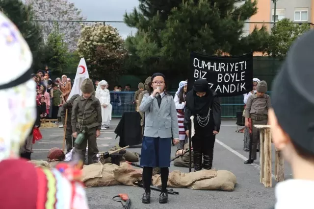 Milli Mücadelenin 100. Yılı Kutlamaları Ümraniye'deki Fatih İlkokulu'nda Başladı Milli Mücadelenin 100. Yılı Kutlamaları Ümraniye'deki Fatih İlkokulu'nda Başladı