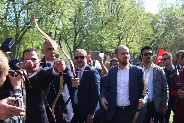 Ruz-ı Hızır Okçuluk Sezonu Bakan Ersoy ve Bilal Erdoğan'ın Ok Atışıyla Başladı Ruz-ı Hızır Okçuluk Sezonu Bakan Ersoy ve Bilal Erdoğan'ın Ok Atışıyla Başladı