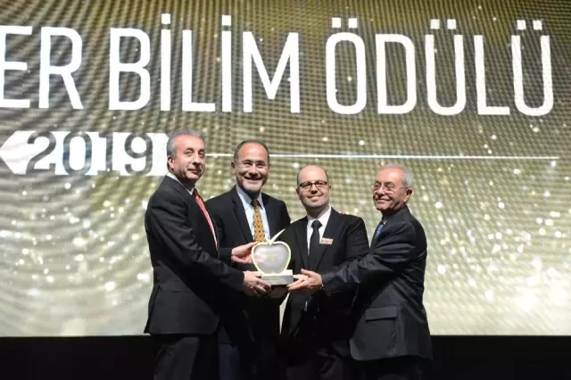 Sabri Ülker Bilim Ödülü Kazananı Doç. Dr. Tamer Önder Oldu Sabri Ülker Bilim Ödülü Kazananı Doç. Dr. Tamer Önder Oldu