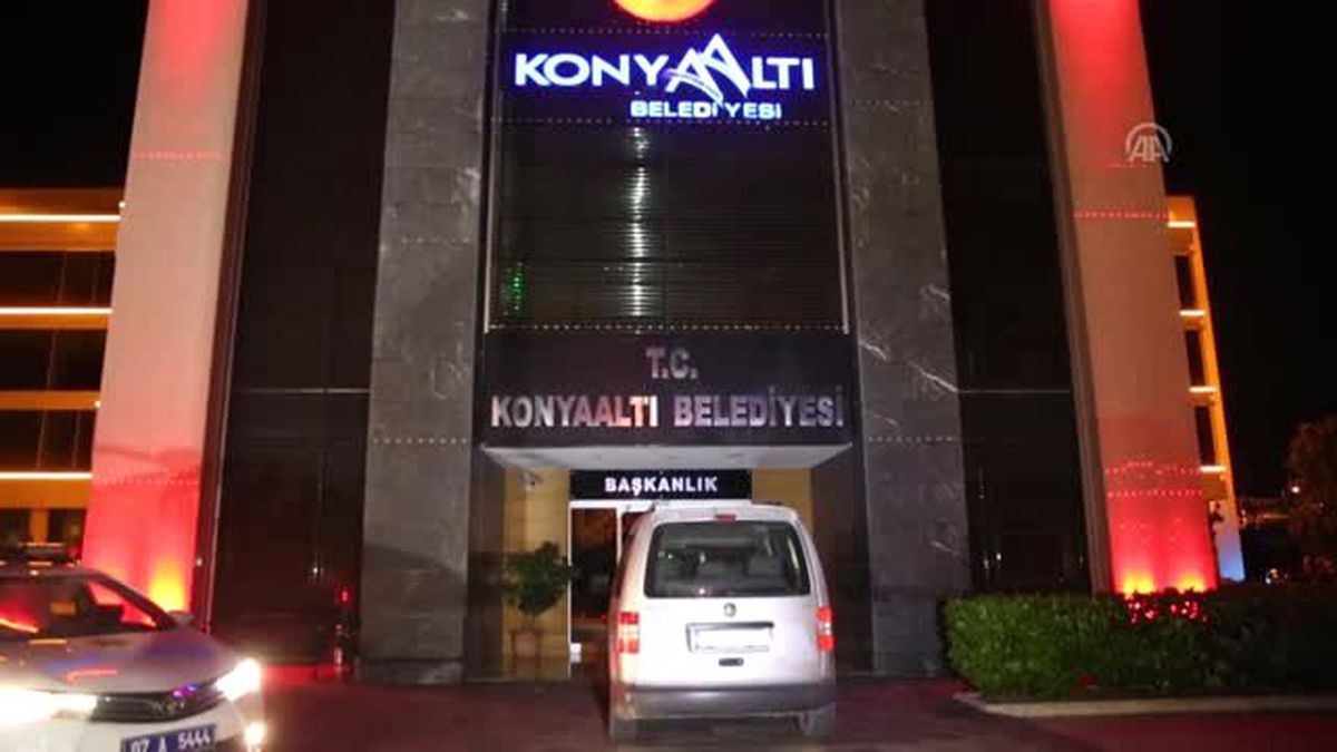 Alkollü Sürücü Aracıyla Belediyeye Girmeye Çalıştı