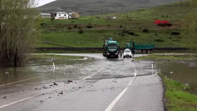 Erzincan Erzincan'da Sel Suları Ulaşımı da Vurdu