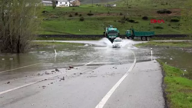 Erzincan Erzincan'da Sel Suları Ulaşımı da Vurdu