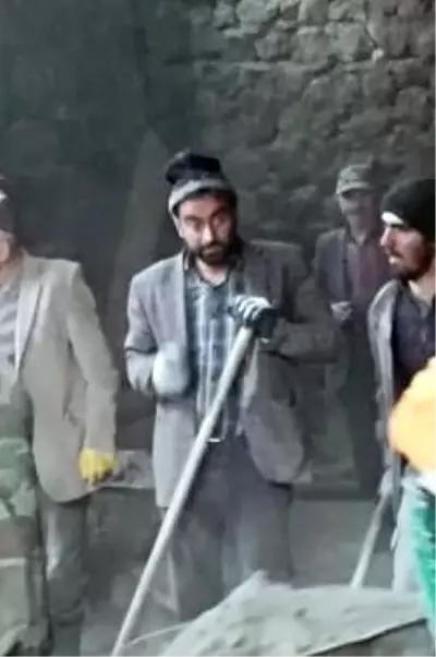 Erzurum'da Ahır Çöktü: 2 Ölü 6 Yaralı Erzurum'da Ahır Çöktü: 2 Ölü 6 Yaralı