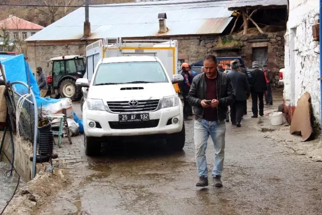 Erzurum'da Ahır Çöktü: 2 Ölü 6 Yaralı Erzurum'da Ahır Çöktü: 2 Ölü 6 Yaralı