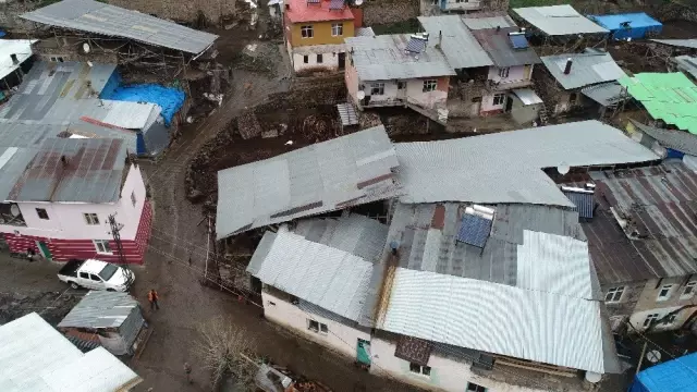 Erzurum'da Ahır Çöktü: 2 Ölü 6 Yaralı Erzurum'da Ahır Çöktü: 2 Ölü 6 Yaralı