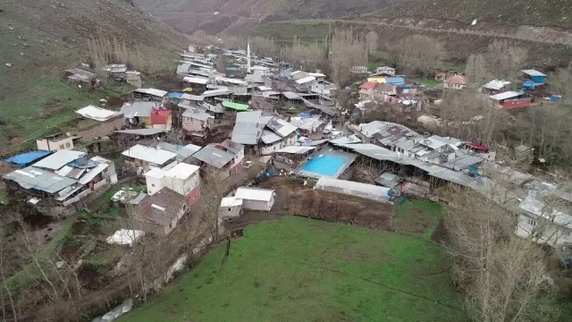 Erzurum'da Ahır Çöktü: 2 Ölü 6 Yaralı Erzurum'da Ahır Çöktü: 2 Ölü 6 Yaralı