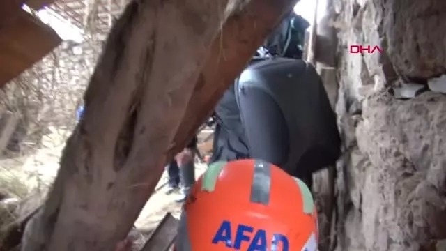 Erzurum'da Ahır İnşaatınde Çökme: 2 Ölü, 6 Yaralı-yeniden Erzurum'da Ahır İnşaatınde Çökme: 2 Ölü, 6 Yaralı-yeniden