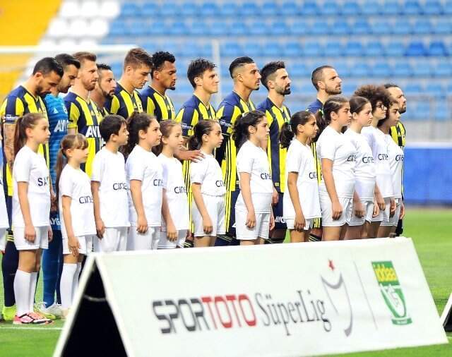 VAR Kararlarının Damga Vurduğu Maçta, Fenerbahçe, Kasımpaşa'yı Deplasmanda 3-1 Mağlup Etti
