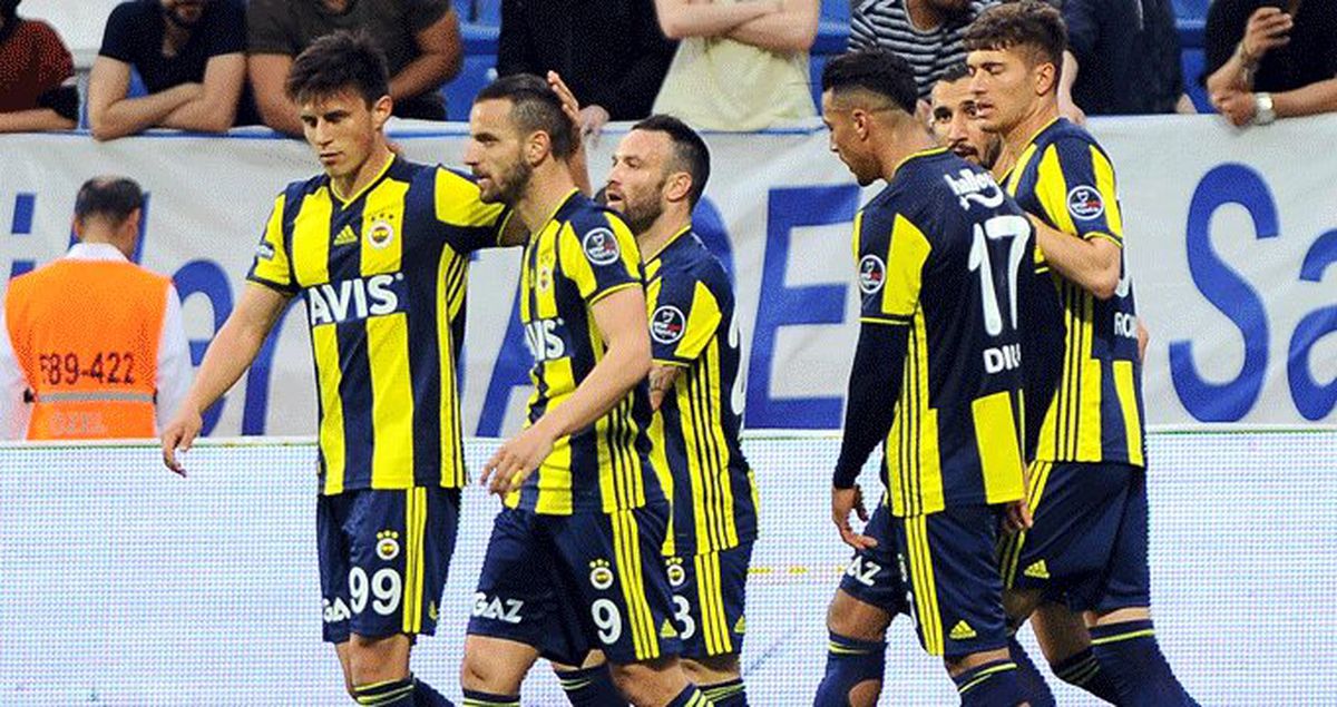 VAR Kararlarının Damga Vurduğu Maçta, Fenerbahçe, Kasımpaşa'yı Deplasmanda 3-1 Mağlup Etti