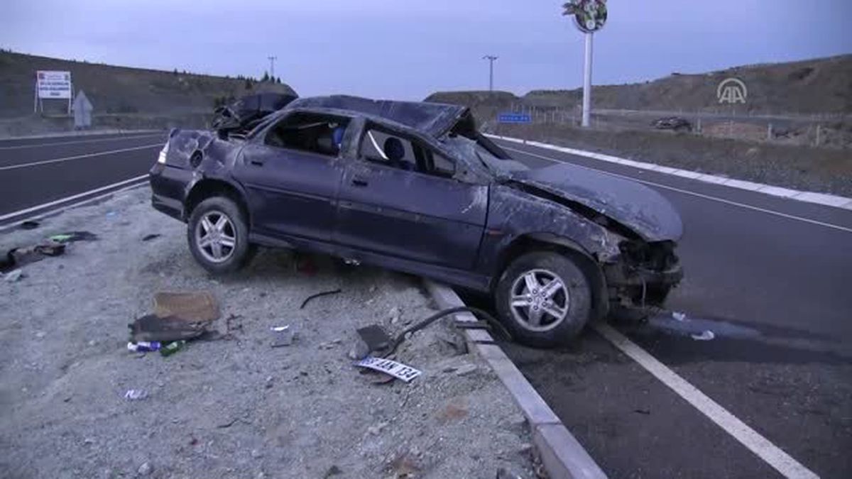Yeni Evli Çifti Trafik Kazası Ayırdı