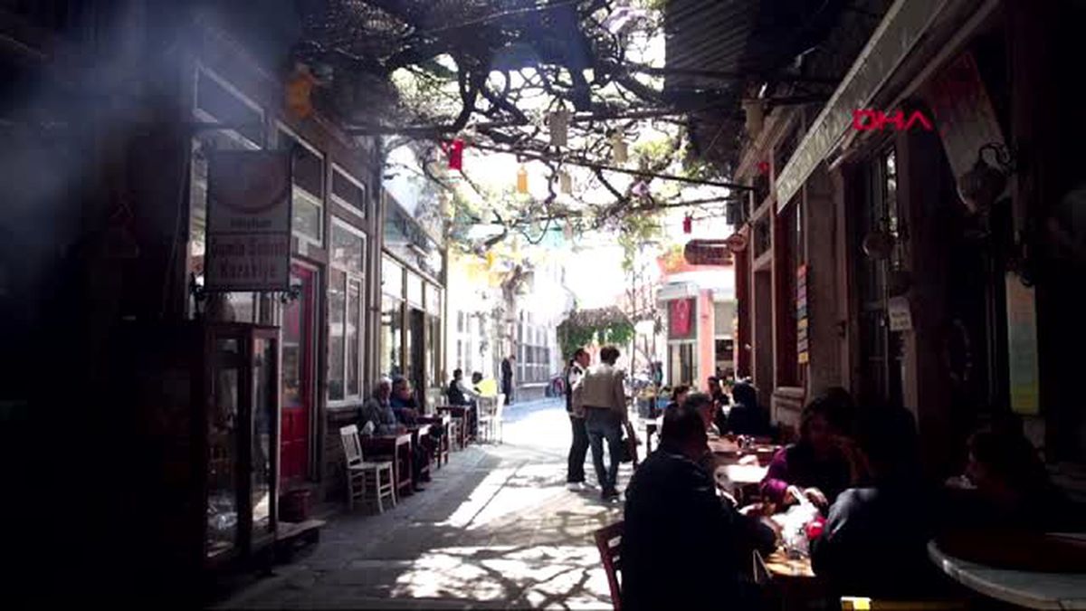 Balıkesir Ayvalık'ta Mor Salkım Güzelliği