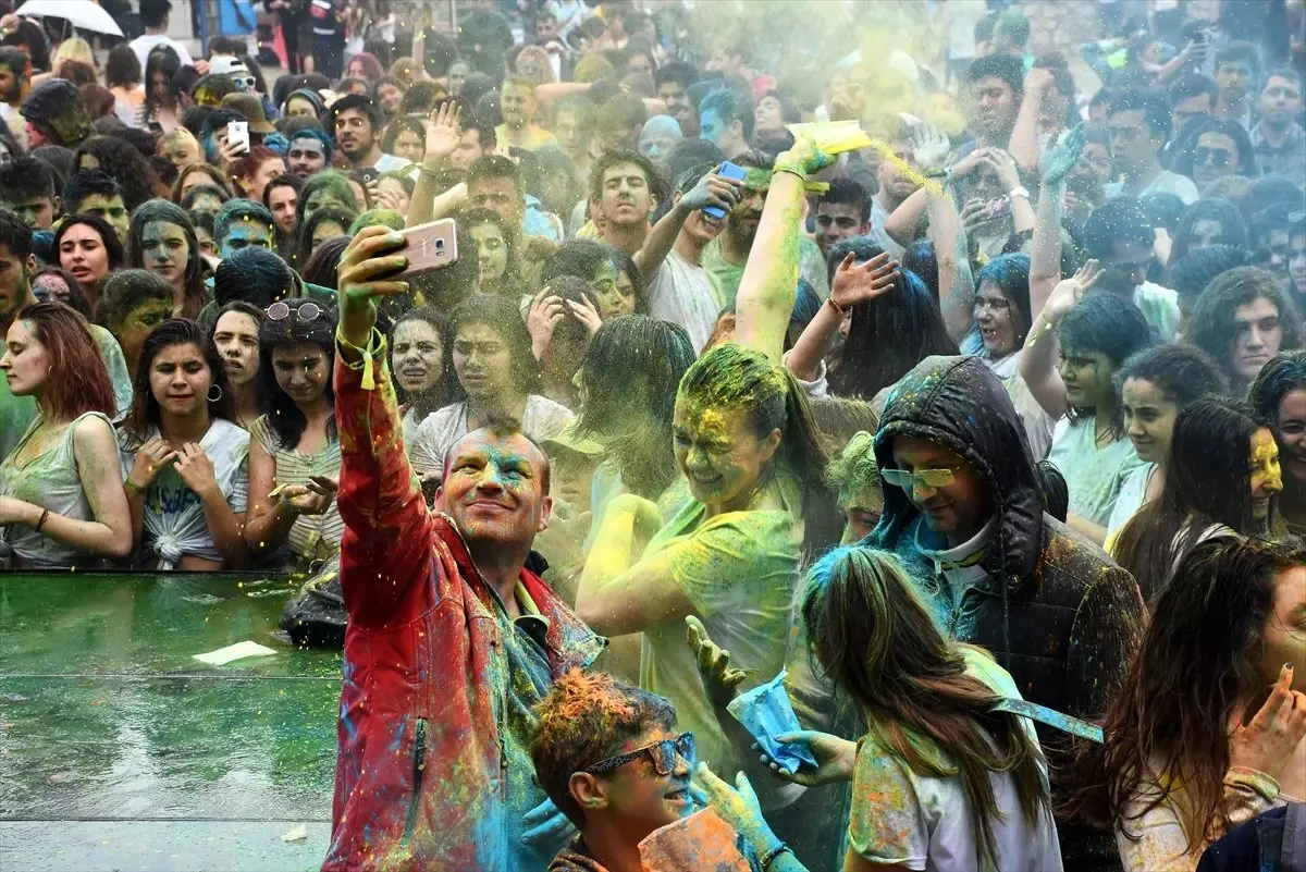 Bodrum Da Renkli Festival Mugla