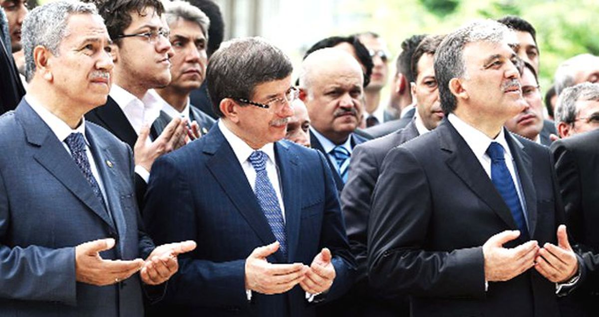 Bülent Arınç, Davutoğlu ve Gül'ün Yeni Parti Kuracağı İddiaları Hakkında Konuştu: Düşecek Çınar Yaprağına Bile Tahammülümüz Yok