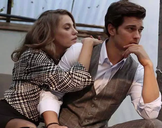 Çağatay Ulusoy, Eski Sevgilisi Serenay Sarıkaya'nın Fotoğrafını Beğendi
