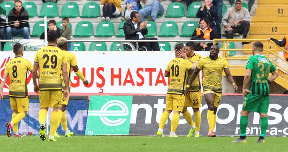 Evkur Yeni Malatyaspor Deplasmanda Akhisarspor'u Rahat Geçti