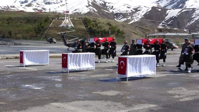 Hakkari'de Şehit Askerler İçin Tören Düzenlendi
