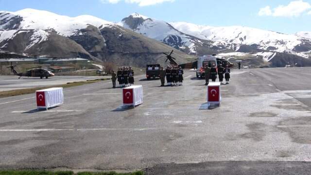 Hakkari'de Şehit Askerler İçin Tören Düzenlendi