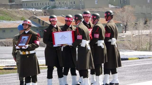 Hakkari'de Şehit Askerler İçin Tören Düzenlendi