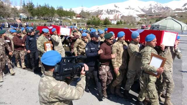 Hakkari'de Şehit Askerler İçin Tören Düzenlendi