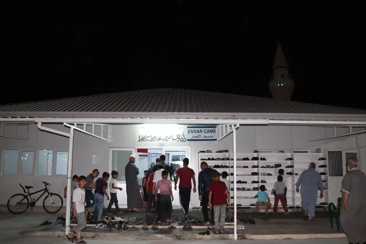 Hatay'da Konteyner Kentte İlk Teravih