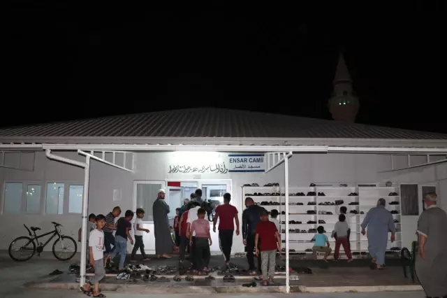 Hatay'da Konteyner Kentte İlk Teravih Hatay'da Konteyner Kentte İlk Teravih
