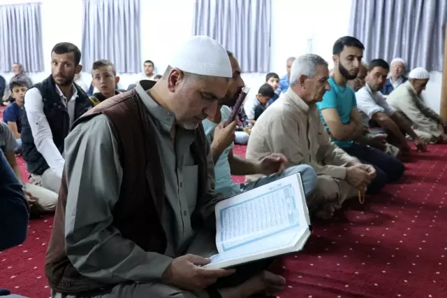 Hatay'da Konteyner Kentte İlk Teravih Hatay'da Konteyner Kentte İlk Teravih