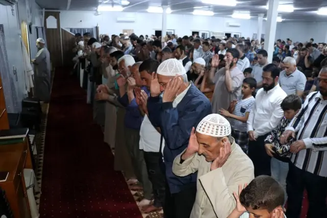 Hatay'da Konteyner Kentte İlk Teravih Hatay'da Konteyner Kentte İlk Teravih