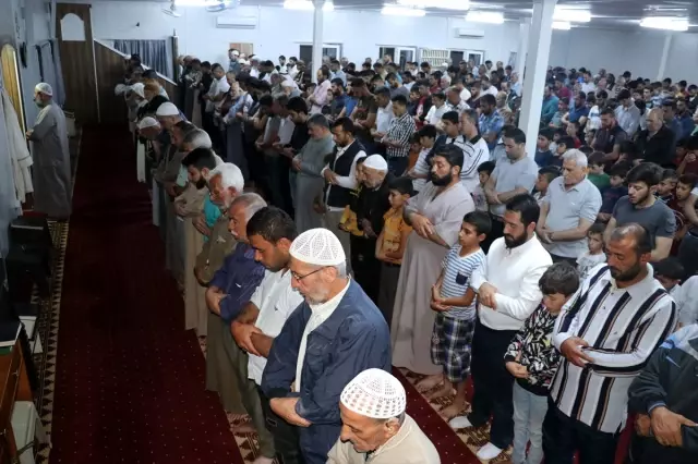 Hatay'da Konteyner Kentte İlk Teravih Hatay'da Konteyner Kentte İlk Teravih