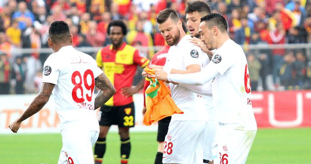 İzmir'de Duygu Dolu Anlar! Josef Sural Unutulmadı