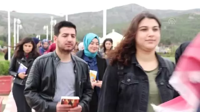 Ogrenciler Kitap Okuma Etkinligiyle Burdur Golu Nun Kurumasina Dikkati Cekti Haber