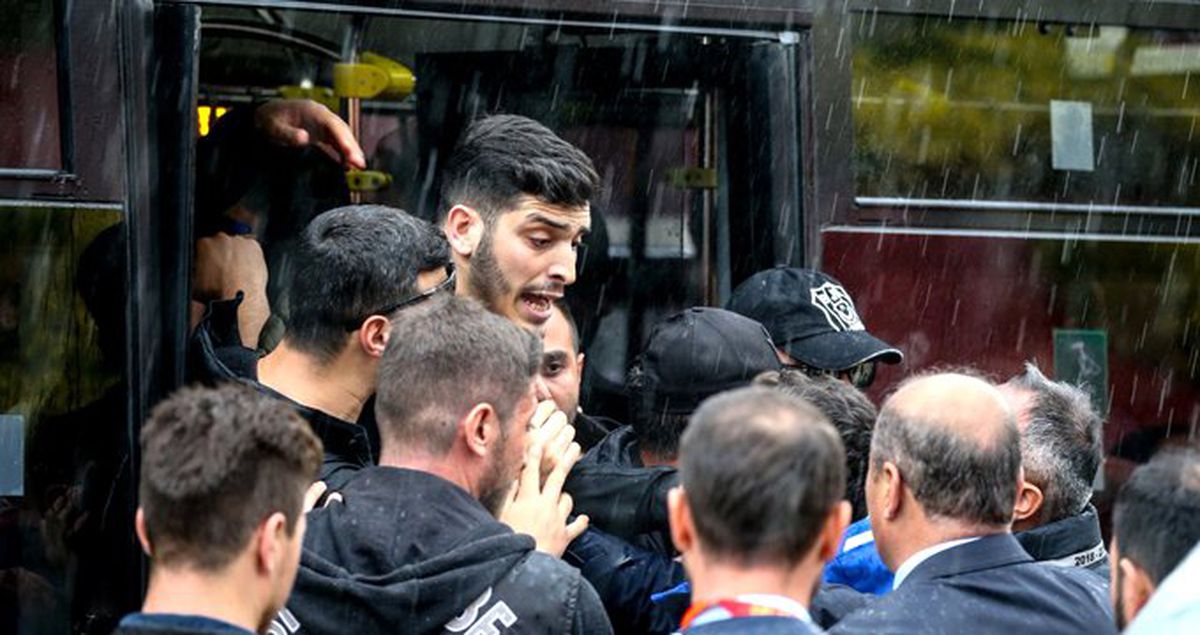 Otobüslerin Camlarını Kıran Beşiktaşlı Taraftarlar Stada Alınmadı